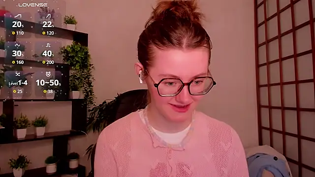 KateCuddle online show from May 19, 2026, 2:07 am