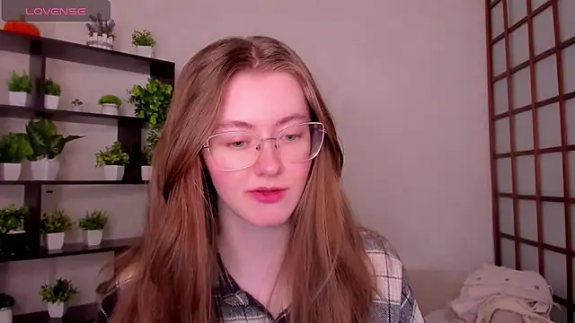 KateCuddle online show from May 12, 2026, 2:19 am