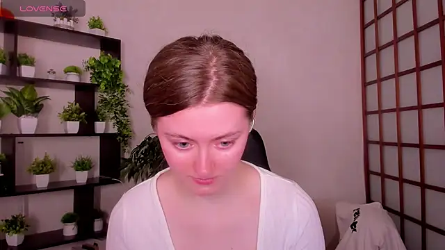KateCuddle online show from May 8, 2026, 2:26 am