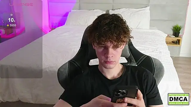 cute thomas online show from March 11, 2025, 7:58 pm