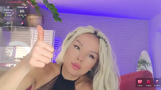 WhiteBunny online show from April 28, 2026, 7:46 am