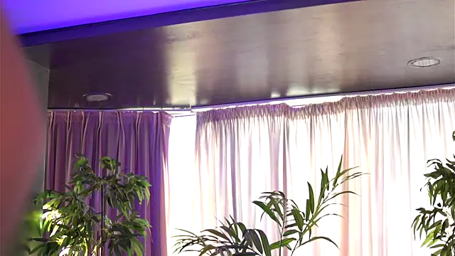 HotSkinnyX online show from September 18, 2025, 6:16 am