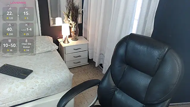 LiaVillalobos online show from October 18, 2025, 1:46 pm