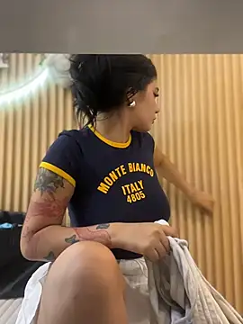 Snapshot of clarachanelricek chatting on December 18, 2025, 8:23 pm clarachanelricek online show from December 18, 2025, 8:23 pm