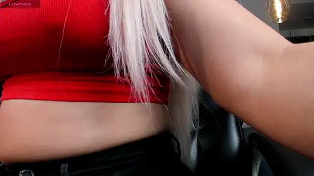 Snapshot of SophieBarnett chatting on December 15, 2025, 1:33 am SophieBarnett online show from December 15, 2025, 1:33 am