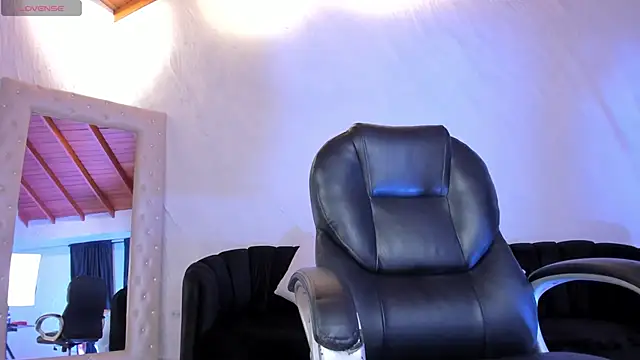 Snapshot of SophieBarnett chatting on June 6, 2026, 10:04 pm SophieBarnett online show from June 6, 2026, 10:04 pm