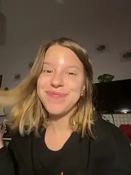 kimczii online show from October 8, 2025, 9:04 pm