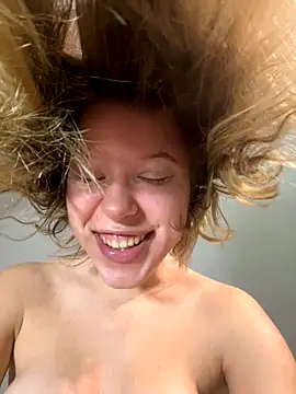 kimczii online show from November 5, 2025, 7:22 am