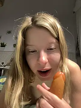 kimczii online show from June 16, 2026, 6:24 am