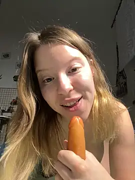 kimczii online show from April 23, 2026, 6:31 am