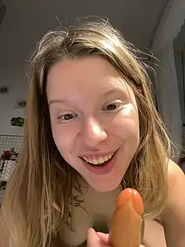 kimczii online show from August 3, 2026, 9:04 am