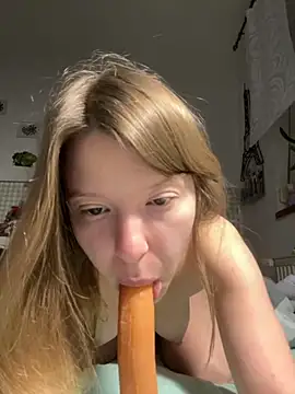 kimczii online show from May 7, 2026, 6:17 am