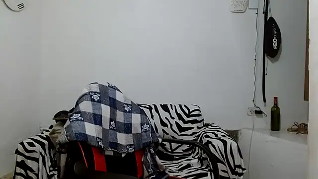 angelamarie1 online show from April 30, 2026, 8:57 pm