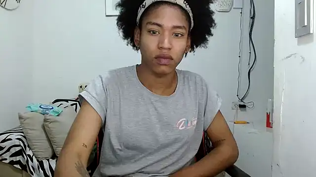 angelamarie1 online show from February 2, 2026, 11:37 pm