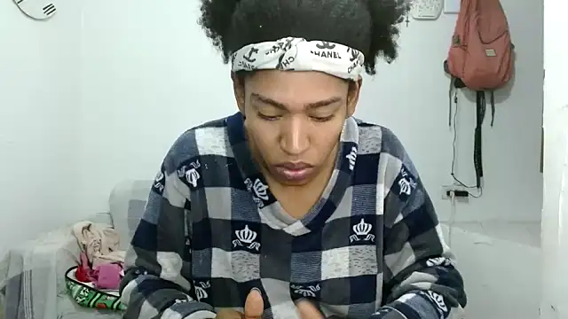 angelamarie1 online show from October 30, 2025, 9:11 pm