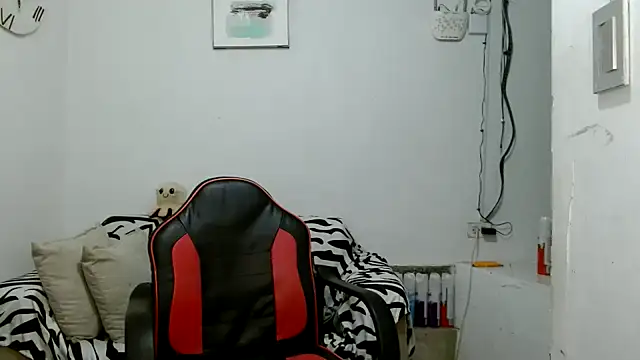 angelamarie1 online show from February 3, 2026, 11:26 am