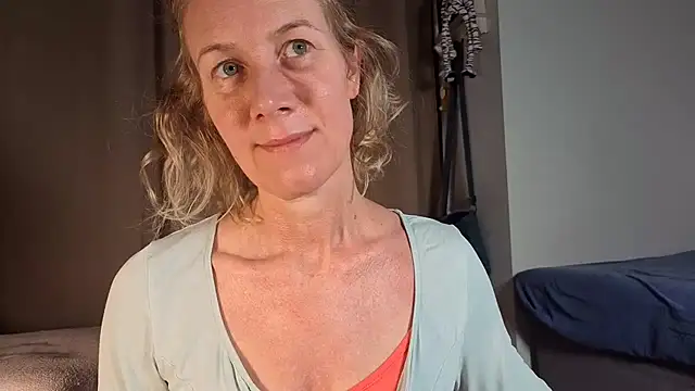 Lola Belgium online show from July 14, 2026, 4:17 am
