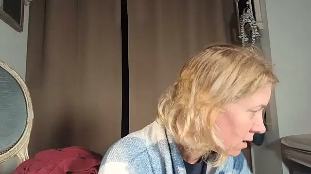 Lola Belgium online show from July 26, 2026, 5:36 am