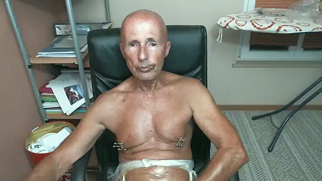 Snapshot of olibrius71 chatting on September 21, 2025, 7:52 pm olibrius71 online show from September 21, 2025, 7:52 pm