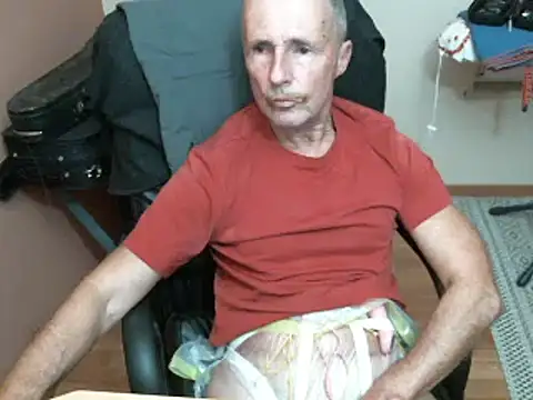 Snapshot of olibrius71 chatting on December 27, 2024, 8:50 pm olibrius71 online show from December 27, 2024, 8:50 pm