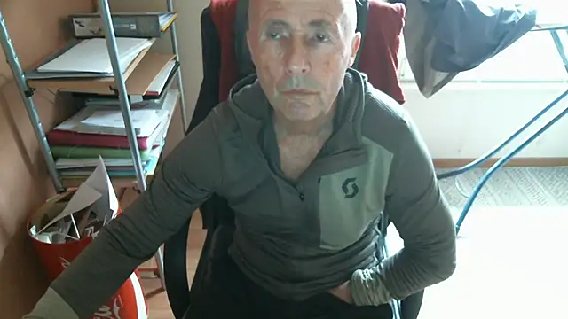 Snapshot of olibrius71 chatting on January 10, 2026, 1:06 pm olibrius71 online show from January 10, 2026, 1:06 pm