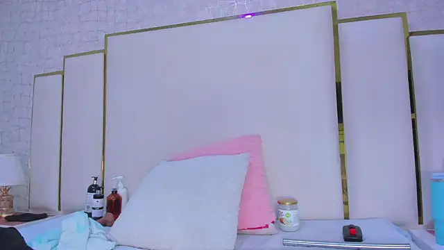 paola rodriguez online show from October 6, 2025, 11:33 am