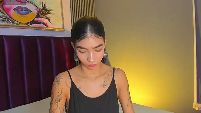 LauraAristizabal online show from June 13, 2026, 11:52 am