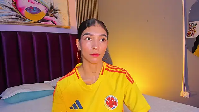 Snapshot of LauraAristizabal chatting on July 7, 2026, 12:20 pm LauraAristizabal online show from July 7, 2026, 12:20 pm