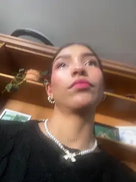 LauraAristizabal online show from April 30, 2026, 12:23 pm