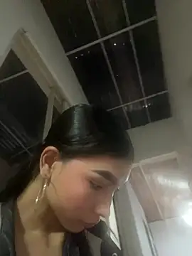 Snapshot of LauraAristizabal chatting on August 1, 2026, 10:24 am LauraAristizabal online show from August 1, 2026, 10:24 am