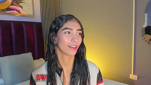 LauraAristizabal online show from June 20, 2026, 11:48 am