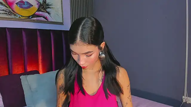 LauraAristizabal online show from June 18, 2026, 11:59 am