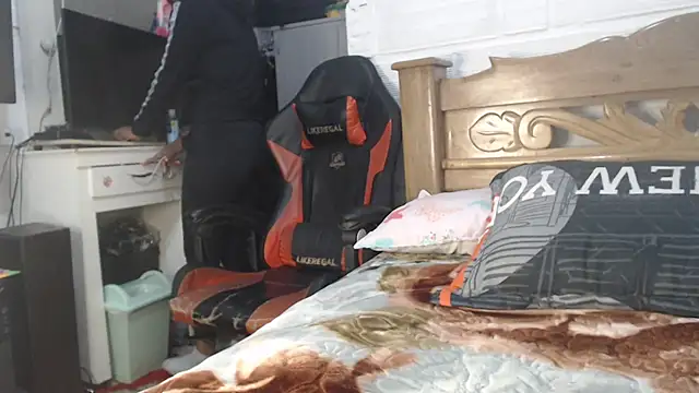 sexyjustin202 online show from September 20, 2025, 12:04 am