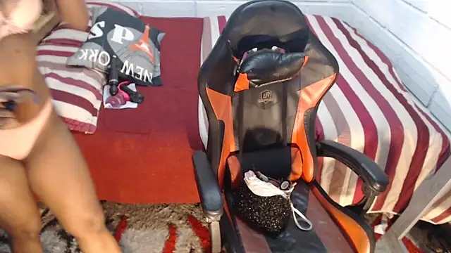 sexyjustin202 online show from November 1, 2025, 9:52 pm