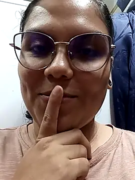 Snapshot of kittylu__ chatting on April 20, 2026, 8:43 pm kittylu online show from April 20, 2026, 8:43 pm