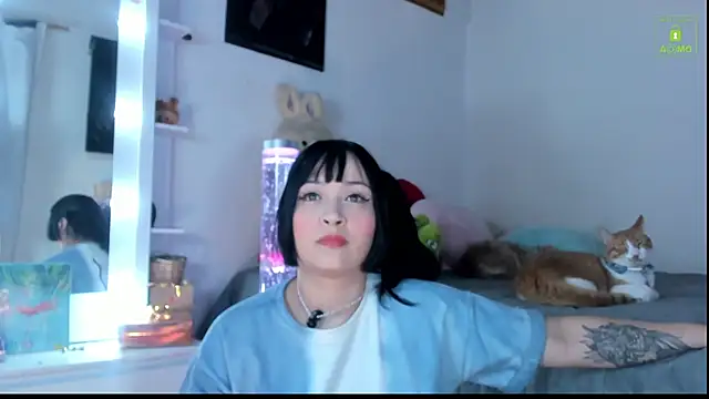 miaa-lee online show from November 15, 2025, 3:43 am