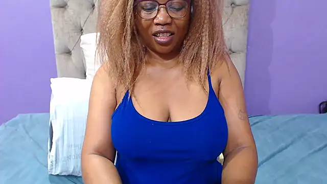 Snapshot of PeachAss4UU chatting on May 15, 2026, 5:38 am PeachAss4UU online show from May 15, 2026, 5:38 am