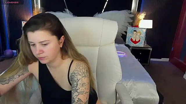 AmellyMilly online show from March 15, 2026, 1:40 pm