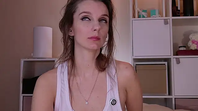 Karamelsw  online show from March 24, 2026, 9:04 pm