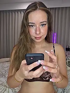 SashaJade  online show from February 11, 2026, 10:42 pm