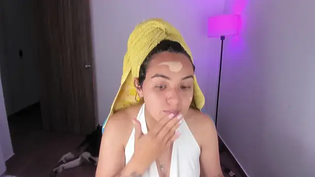 Miss Nicole online show from December 14, 2025, 2:07 am