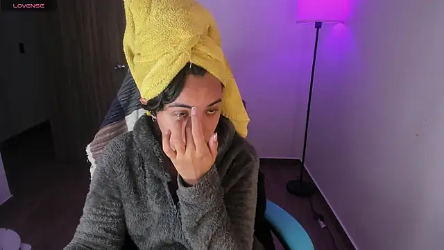 Miss Nicole online show from November 20, 2025, 2:12 am