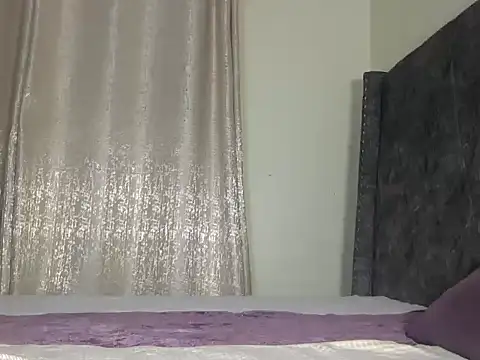 HarlotyQueen online show from November 12, 2025, 3:54 am