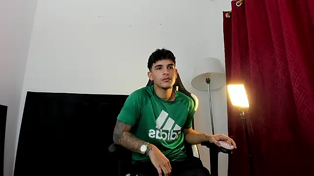 Snapshot of Evan_stoner chatting on October 11, 2025, 4:13 am Evan stoner online show from October 11, 2025, 4:13 am