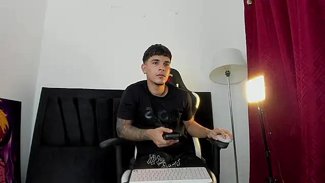 Snapshot of Evan_stoner chatting on October 9, 2025, 4:02 am Evan stoner online show from October 9, 2025, 4:02 am