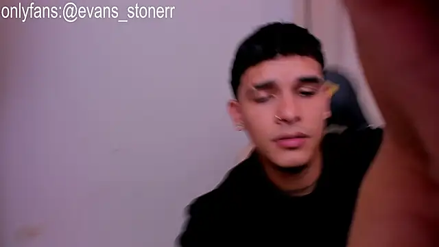 Snapshot of Evan_stoner chatting on April 1, 2026, 4:47 am Evan stoner online show from April 1, 2026, 4:47 am