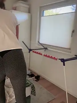 Suesse Schnitte online show from March 3, 2025, 1:23 pm