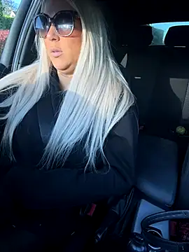 Bustyblondebabe32 online show from September 29, 2025, 7:48 am