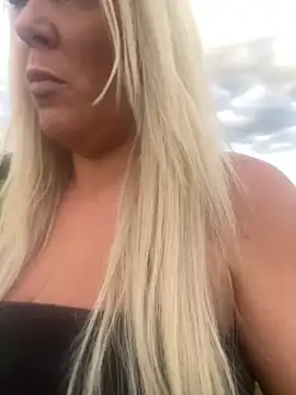 Bustyblondebabe32 online show from June 20, 2026, 7:41 pm