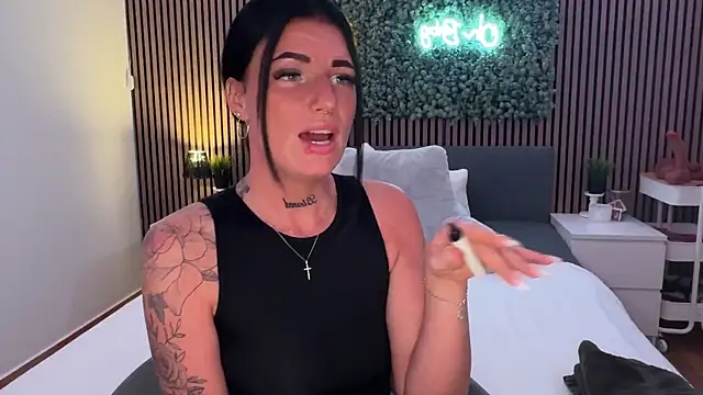 LizaRoxx online show from November 18, 2025, 8:23 pm